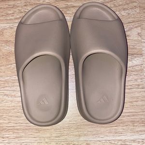 Yeezy Slide in Pure GW1934 Size 4Men 5.5 Women